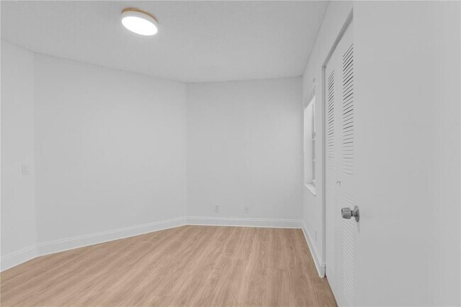 Building Photo - 1525 Seabay Rd