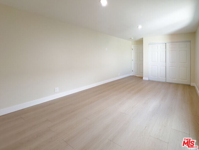 Building Photo - 2718 W 70th St