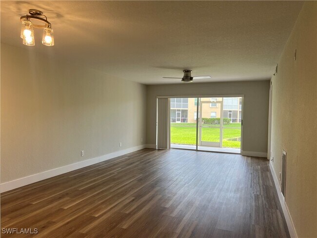 Building Photo - 9640 Victoria Ln