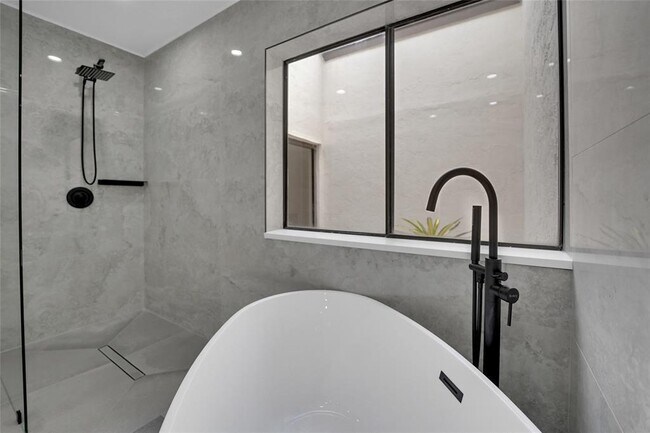 Building Photo - 7850 Villa Nova Dr