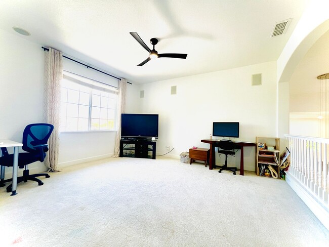 Building Photo - Gorgeous Serrano home in gated community c...