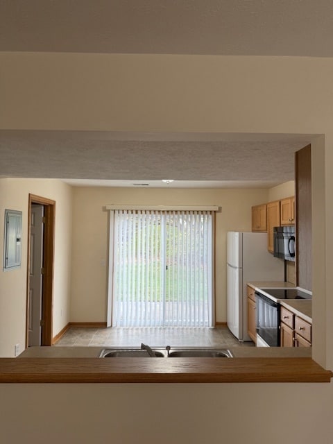 Building Photo - 3880 Kenowa Ave SW