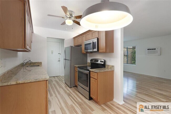 Building Photo - 174 Amberly Dr