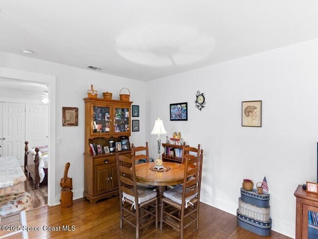 Building Photo - 1150 Breezy Way