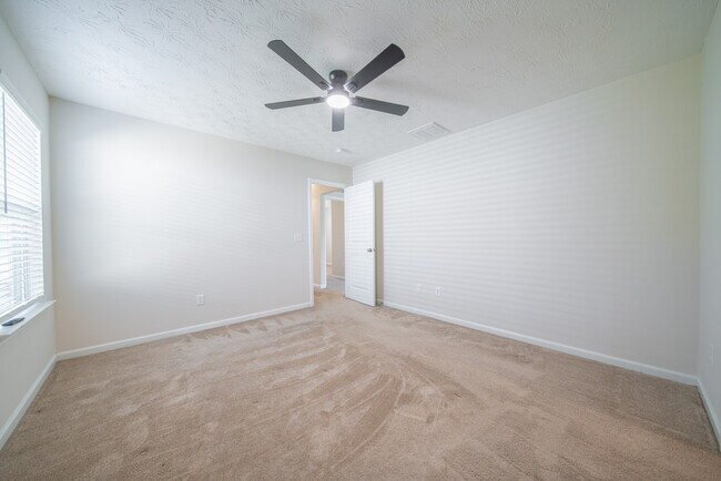 Building Photo - 5788 Sandy View Dr