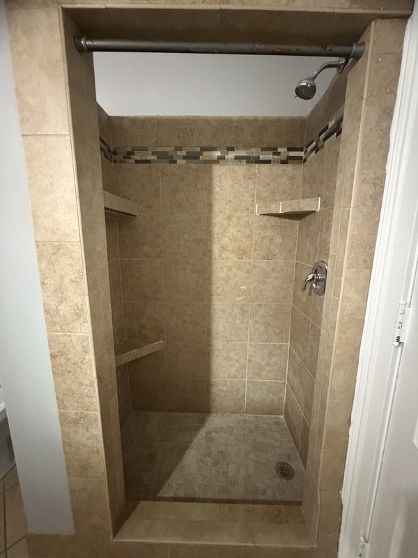 Building Photo - 240 Saratoga St