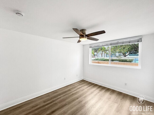 Building Photo - Gorgeous 1B/1BA condo w/ Washer/Dryer and ...