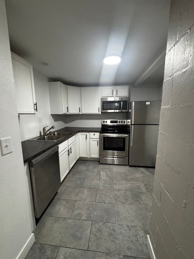 Building Photo - 1730 Converse Ave