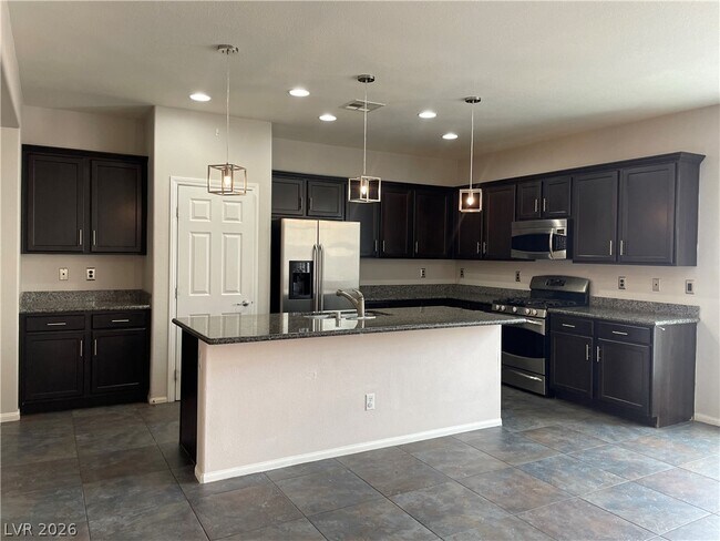 Building Photo - 5530 Spiceberry Dr