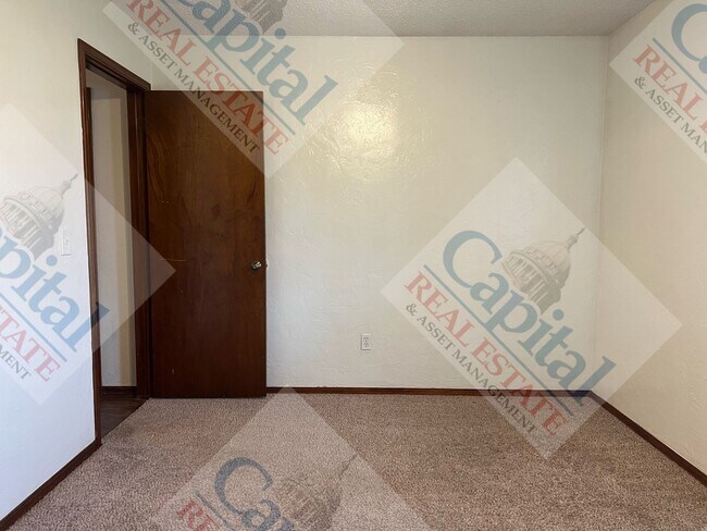 Building Photo - Charming Home