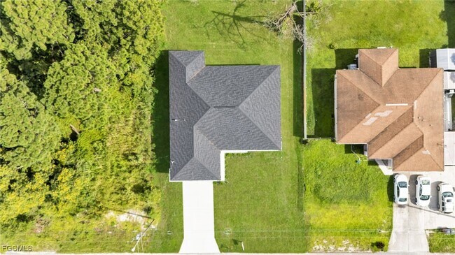 Building Photo - 2515 Sunniland Blvd