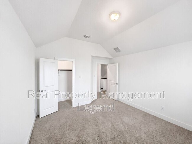 Building Photo - 1019 Modesto Dr