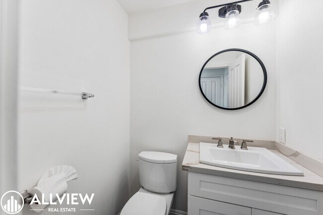Building Photo - Beautiful 3 Bedroom, 2.5 Bathroom Home in the Heart of Tustin Ranch