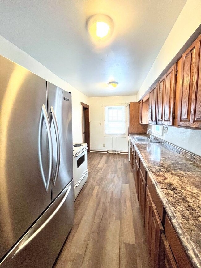 Building Photo - Bungalow Style 3 bed 2 bath home