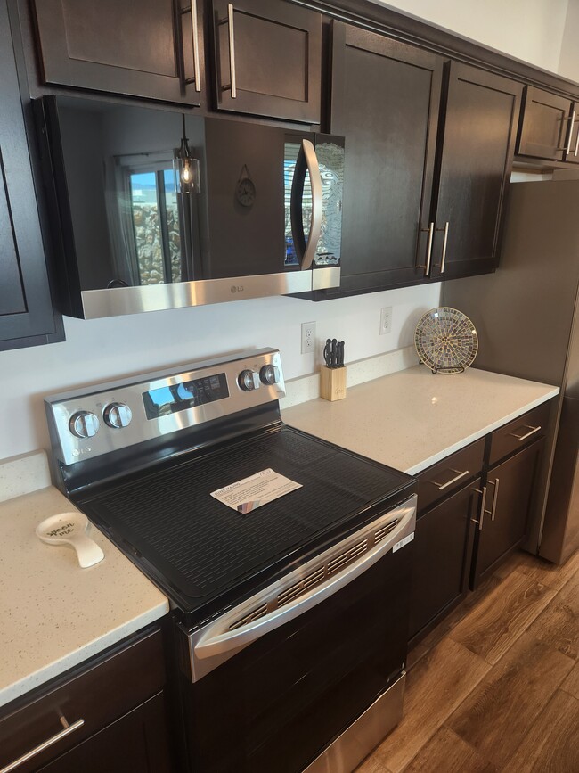 Building Photo - 3098 Gladstone St