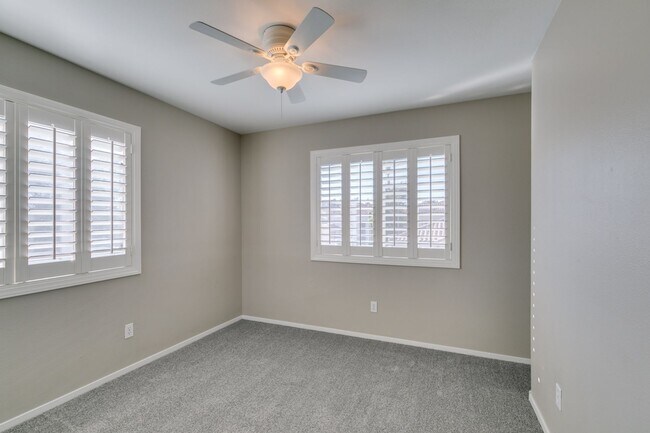 Building Photo - GORGEOUS HOME WITH TONS OF UPGRADES*GATED COMMUNITY WITH A COMMUNITY POOL*