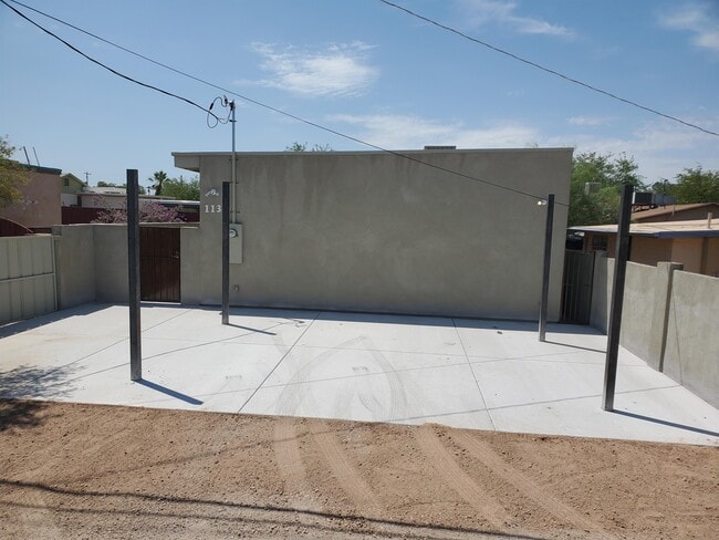 Building Photo - 1130 E Winnie Pl