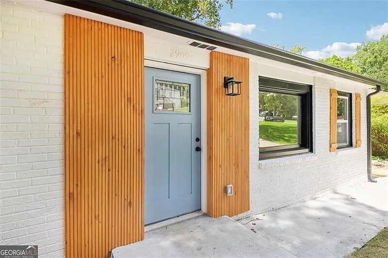 Building Photo - Room in House on Diana Dr SW