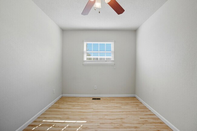 Building Photo - 712 Biltmore Dr