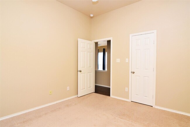 Building Photo - 1827 Vander Wilt Ln