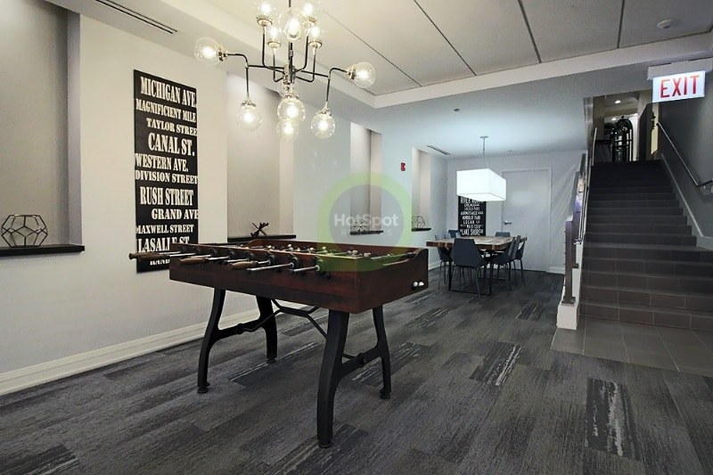 Building Photo - 210 E Chestnut St