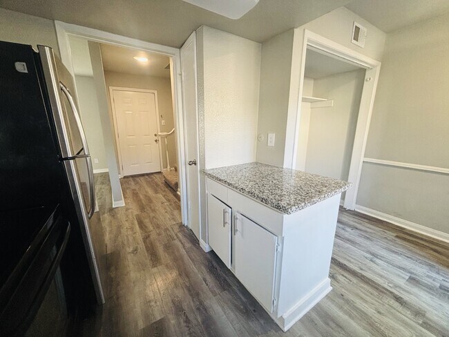 Building Photo - 6200 W Tidwell Rd