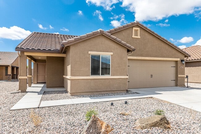 Primary Photo - Inviting home in Ghost Hollow!