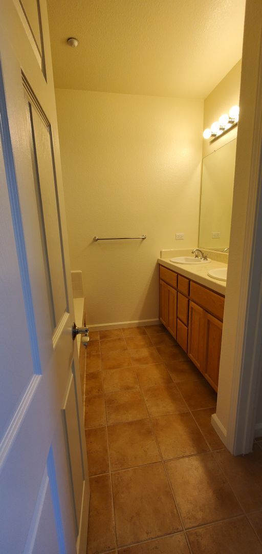 Building Photo - 571 Moreland Way