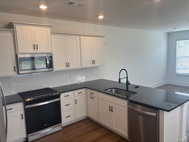 Building Photo - 484 Ml Pk Wy