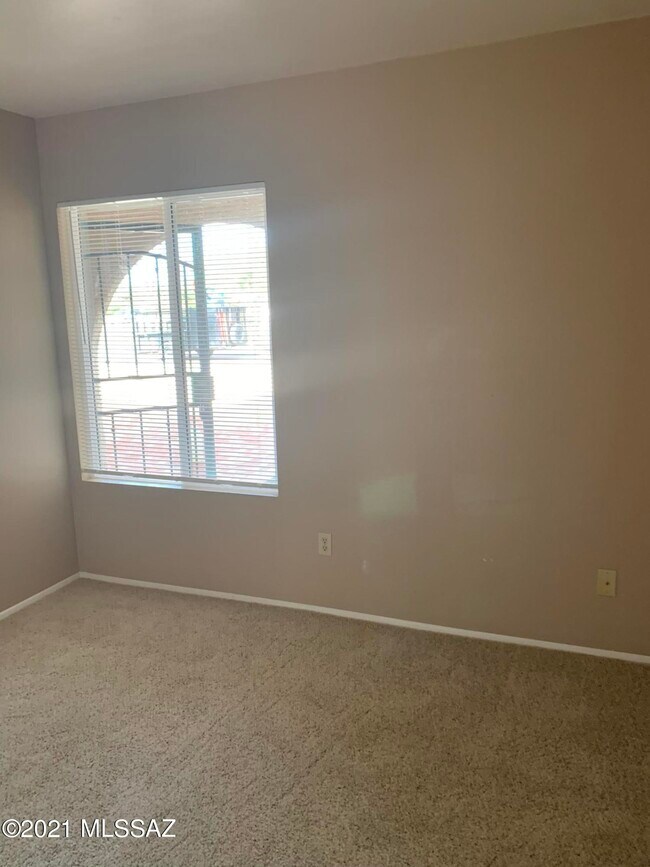 Building Photo - 2602 S Black Moon Dr