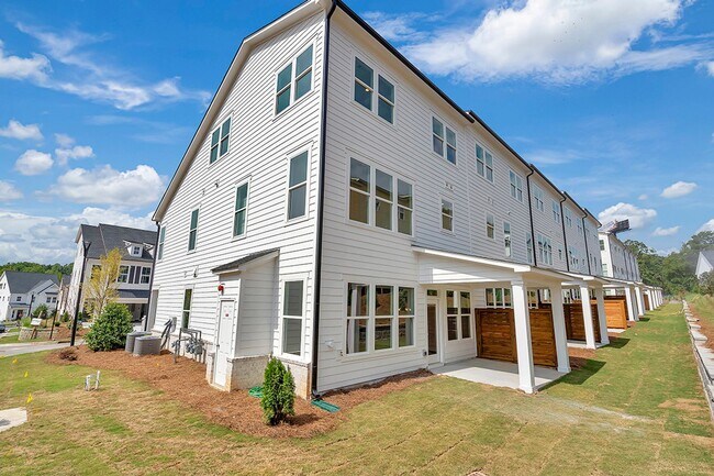 Building Photo - Luxury Westshore Townhome