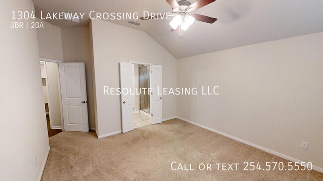 Building Photo - 1304 Lakeway Crossing Dr