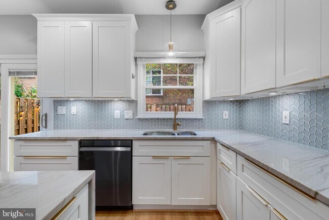 Building Photo - 1507 N Colonial Terrace