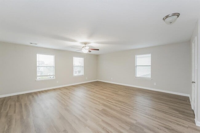 Building Photo - 26123 Flinton Dr