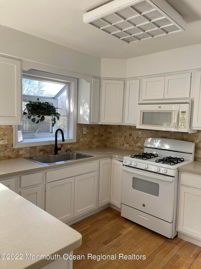 Building Photo - 80 Girard Ave