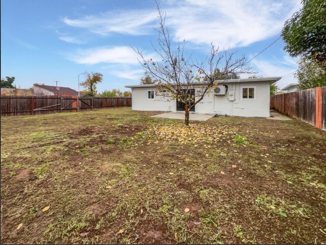 Building Photo - 5928 Lila Ln