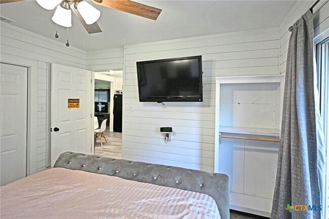 Building Photo - 553 Scenic Dr