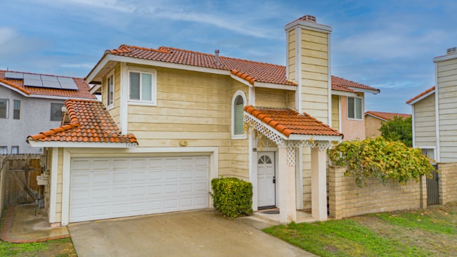 Building Photo - 1405 Willow Tree Ln