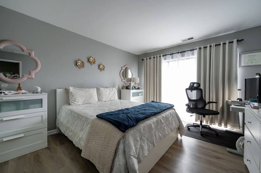 Building Photo - 2300 N Harlem Ave