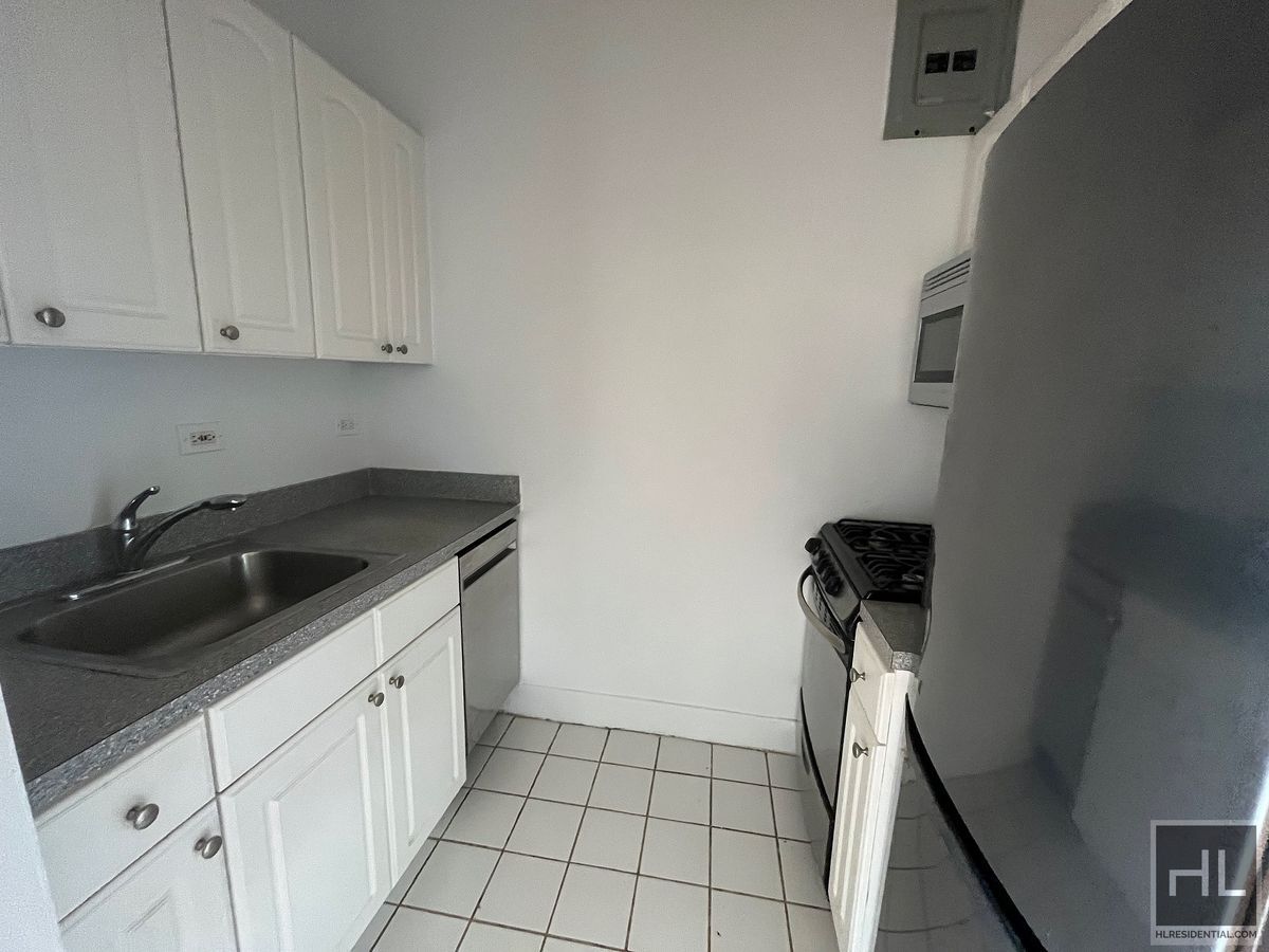 Building Photo - SECOND AVENUE