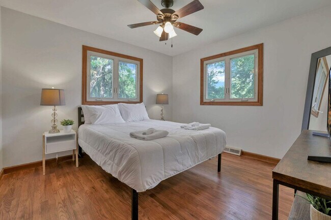 Building Photo - 3695 Montclair Dr