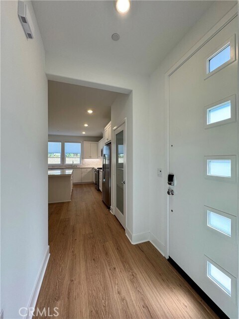 Building Photo - 450 Lobata