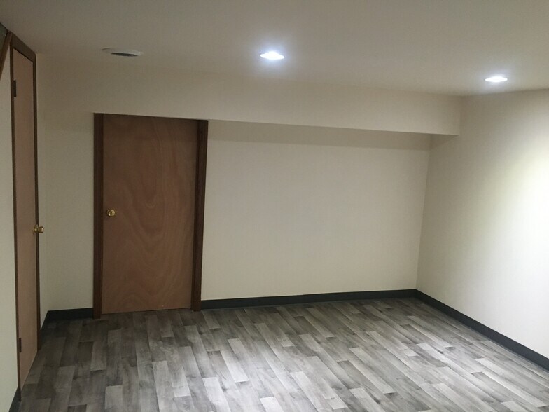 Building Photo - 115 Lakewood Gardens Ln