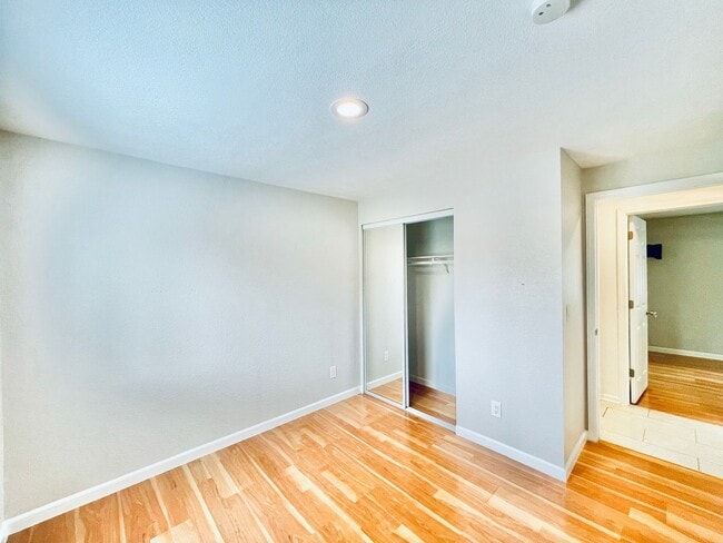 Building Photo - Beautifully Renovated 5 Bedroom House with Large Yard!