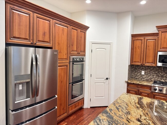 Building Photo - 14328 S Log Home Ln