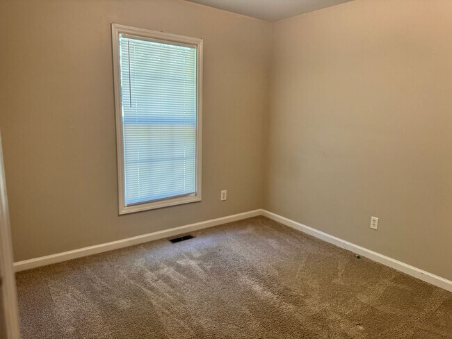 Building Photo - 3 Bedroom, 1 Bathroom Apartment in Thomasville