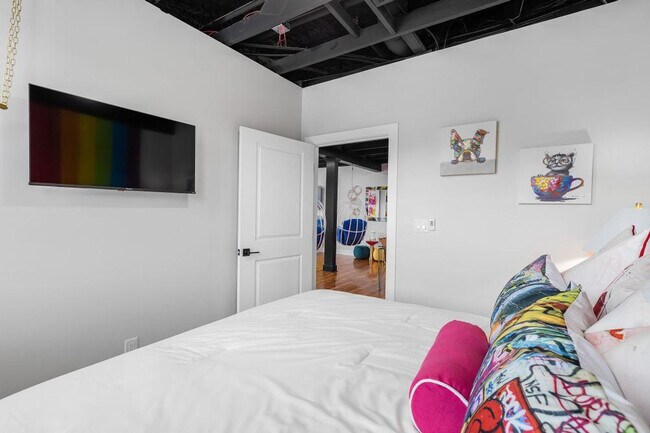 Building Photo - 156 Camellia St