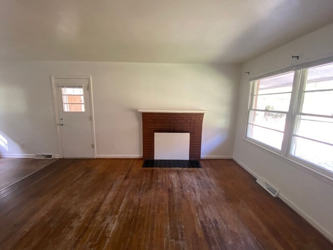 Building Photo - 1640 Lincoln Dr