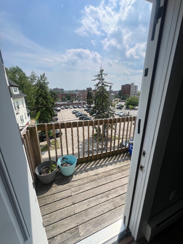 Building Photo - 8 Humes St