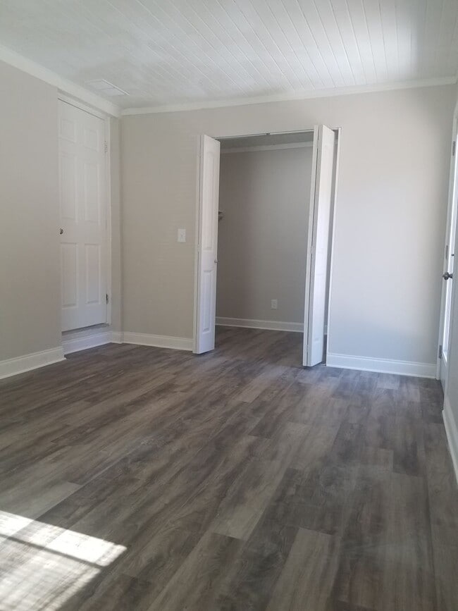 Building Photo - 4 Bed 2 Bath in Decatur!